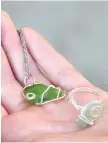  ?? ?? Noa Organek upcycled sea glass, wire and a chain into jewelry.