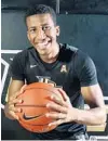  ?? STEPHEN M. DOWELL/ ORLANDO SENTINEL ?? UCF senior guard Aubrey Dawkins helped power the Knights to a 71-65 win over SMU on Sunday.