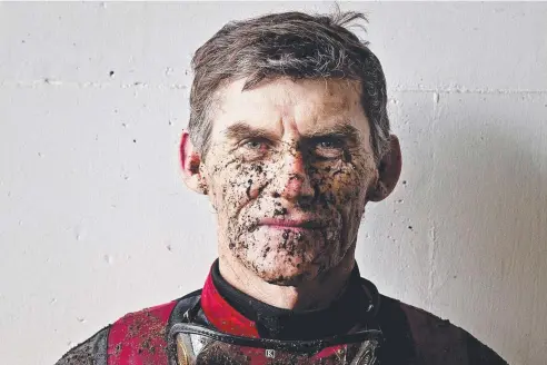  ?? Picture: JENNY EVANS ?? EVERGREEN HOOP: Robert Thompson, here covered in mud after a Sydney race, looks forward to the Cairns Cup.