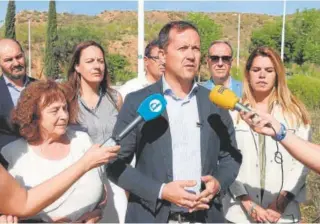  ?? // ABC ?? Carlos Velázquez visitó ayer el barrio de Legua