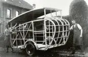  ?? Fotos: Dethleffs GmbH & Co. KG ?? Camping im Laufe der Zeit: 1930er. Im Jahr 1931 erfindet Arist Dethleffs für seine Familie den ersten deutschen Wohnwagen, der „Wohnauto“hieß.