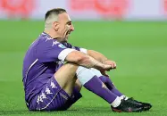  ??  ?? Seduto Franck Ribéry dovrà saltare la partita di domenica (Cambi/Sestini)