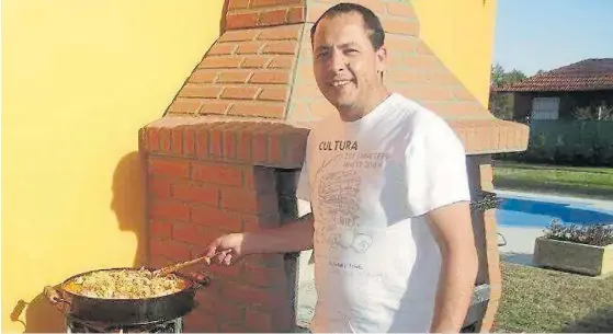  ??  ?? Crimen. Sergio Atilio Valenzuela había sido bombero voluntario en Morón y trabajaba como Policía de la Ciudad en la Comuna 11.