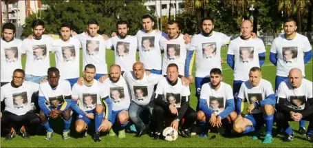  ?? (Photo G. M.) ?? Les footeux de l’ASLM Cannes ont porté un t-shirt en hommage au regretté Kevin Ribal.