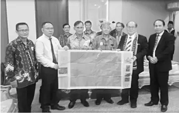  ??  ?? The Penan delegation hands over their maps to Uggah (second right).