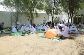  ??  ?? Pilgrims congregate for ‘wukuf’ in Arafah yesterday.