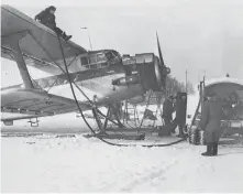  ??  ?? Заправка самолета в аэропорту Мозырь. 1955 год