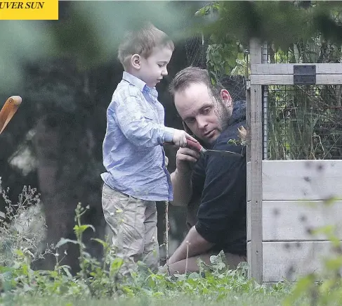  ?? LARS HAGBERG / THE CANADIAN PRESS ?? Joshua Boyle and his son Jonah play in the garden at his parents’ house in Smiths Falls, Ont., on Saturday. Jonah was born in Afghanista­n.