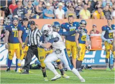  ?? FOTO: FLORIAN WOLF ?? Auf Spiele vor vielen Zuschauern hoffen die Ravensburg Razorbacks (Michael Mayer 2019 gegen die Biberach Beavers) in der Saison 2021.