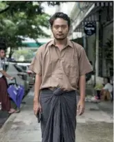  ??  ?? Maung Saung Hka, poète engagé : « Elle a été mise dans une position impossible, sur un piédestal. »