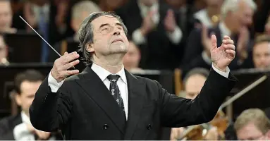  ??  ?? Maestro Riccardo Muti, 78 anni. Dal 2010 è alla guida dell’ensemble Usa fondato da Theodore Thomas nel 1891