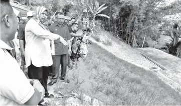  ??  ?? Rina visiting the completed slope repair work project at the Kampung Limbanak Kemas Kindergart­en yesterday.