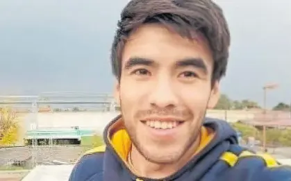  ??  ?? Misterio. Facundo Astudillo Castro (22) partió rumbo a Bahía Blanca el 29 de abril. Nunca más lo vieron.