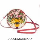  ??  ?? DOLCE& GABBANA印花肩­包 4174