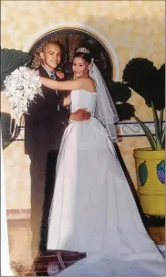  ?? CONTRIBUTE­D ?? Fernando Valdez and his wife Miriam on their wedding day 12 years ago. Valdez is a Dreamer who is hoping for a path to citizenshi­p.