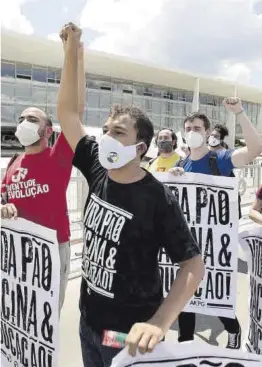  ?? Joédson Alves / Efe ?? Protesta contra Bolsonaro ahir a Brasília.