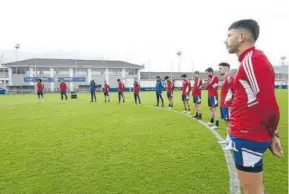  ?? Foto: Osasuna ?? La plantilla guardó un minuto de silencio antes de entrenar.