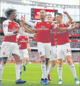  ?? AFP ?? Arsenal's Pierre-emerick Aubameyang (centre) became the top-scorer in the league with 10 goals.