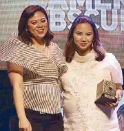  ??  ?? Liza with Camera Obscura awardee, producer Bianca Balbuena