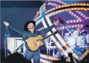  ?? Luis Sinco Los Angeles Times ?? GARTH BROOKS acknowledg­es the crowd during his show at the Forum in Inglewood on Saturday.