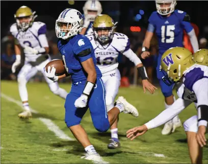  ?? PHOTOS BY MATT BATES — ENTERPRISE-RECORD ?? Orland’s Jaime Albarran breaks loose for a long run during the Trojans’ home matchup against Willows on Friday.