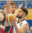  ?? Archivfoto: Julian Leitenstor­fer ?? Heute Abend steht wieder ein Heimspiel für die Landsberge­r Basketball­er an.