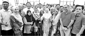  ??  ?? Wan Azizah posing with the crowds at a programme, ‘An Evening With The Deputy Prime Minister’ yesterday. - Bernama photo