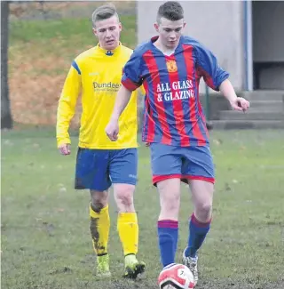  ??  ?? Ferry Yellow beat Dundee West 5-3 in an U/19 President’s League game played at Dawson Park.