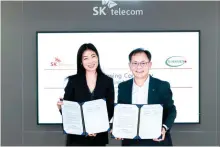  ?? Courtesy of SK Telecom ?? Ha Min-yong, right, chief developmen­t officer of SK Telecom, poses with Cenly Chen, chief growth officer of Supermicro, after signing a memorandum of understand­ing at the MWC tech fair in Barcelona, Wednesday (local time).