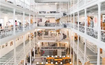  ?? Alesia Kazantceva Unsplash photo ?? A deserted shopping mall in Montreal during the pandemic. At the low point of the lockdown, retail clothing sales in Canada were down 50 percent in March and 90 percent in April, before recovering somewhat over the summer.