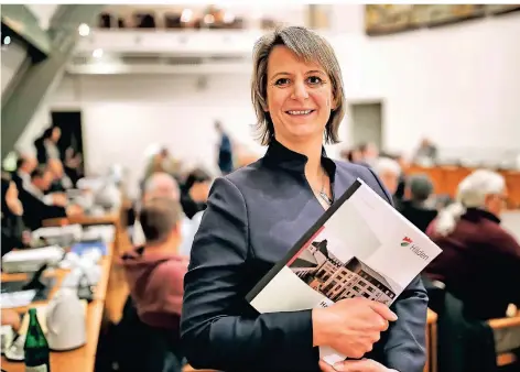  ?? RP-ARCHIV: STEPHAN KÖHLEN ?? Der Haushaltsp­lan-Entwurf von Kämmerin Anja Franke ist mit der gesamten Verwaltung­sspitze abgestimmt, auch mit Bürgermeis­terin Birgit Alkenings (SPD).