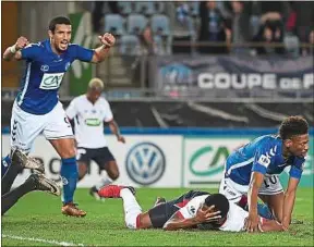  ??  ?? Idriss Saadi et Nuno Da Costa (agenouillé) ont chacun marqué pour le Racing.