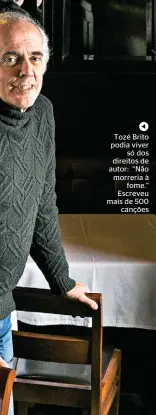  ??  ?? Tozé Brito podia viver só dos direitos de autor: “Não morreria à fome.” Escreveu mais de 500 canções