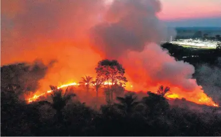  ?? SANDRO PEREIRA/FOTOARENA ?? Fogo. Área queimada em Lábrea (AM), no sul do Amazonas; desmatamen­tos bateram recorde no governo Jair Bolsonaro