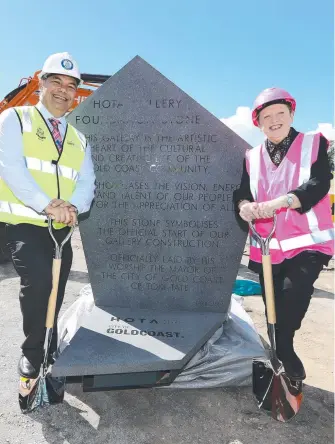  ?? Picture: JASON O'BRIEN ?? Mayor Tom Tate and HOTA chair Robyn Archer unveil the dedication stone.