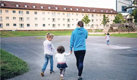  ?? FOTO: LAIF ?? In der zentralen Einrichtun­g für Flüchtling­e in Bamberg arbeiten alle am Asylverfah­ren beteiligte­n Behörden zusammen.