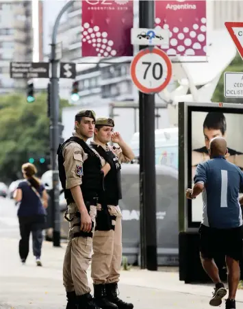  ?? AGUSTIN MARCARIAN Reuters ?? OFFICERS of the Prefectura Naval (Coast Guard) secure the Saudi Arabian embassy in Buenos Aires, Argentina, yesterday, in preparatio­n for tomorrow’s G20 world leader summit. |