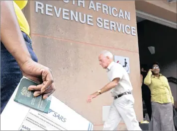  ?? PICTURE JEFFREY ABRAHAMS ?? LAST MINUTE: There is still a steady stream of people at the Sars offices in Long Street, Cape Town, even though the deadline for manual submission­s has already passed.