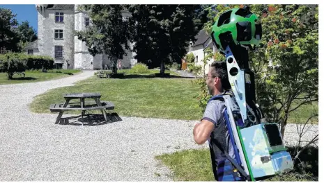  ??  ?? En juin dernier, un opérateur de Google est venu arpenter les différents sentiers de la Maison du Parc.