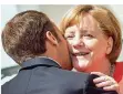  ?? FOTO: KAPPELER/DPA ?? Nettigkeit­en zwischen Emmanuel Macron und Angela Merkel wie im Juni wird es auch heute geben – aber auch Streitpunk­te.