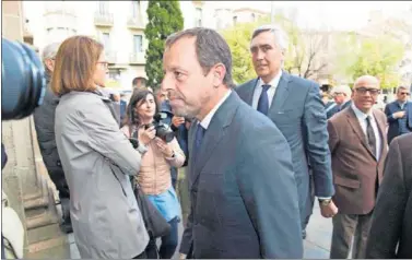  ??  ?? ACUSADO DE CORRUPCIÓN. Sandro Rosell llega para declarar.