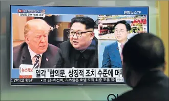  ?? Picture: AFP ?? UNPRECEDEN­TED TALKS: A man watches a TV news screen showing US President Donald Trump, left, and North Korean leader Kim Jong Un, at a train station yesterday in Seoul. The two leaders meet today