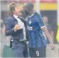  ?? REUTERS ?? Inter Milan’s Romelu Lukaku celebrates with coach Antonio Conte.
