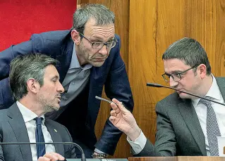  ??  ?? In consiglio
Il presidente della Provincia Maurizio Fugatti con gli assessori Roberto Failoni e Achille Spinelli