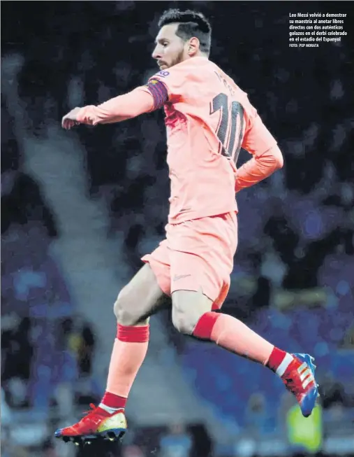  ?? FOTO: PEP MORATA ?? Leo Messi volvió a demostrar su maestría al anotar libres directos con dos auténticos golazos en el derbi celebrado en el estadio del Espanyol