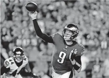  ?? [AP PHOTO] ?? Philadelph­ia Eagles quarterbac­k Nick Foles will start against the Tampa Bay Buccaneers on Sunday.