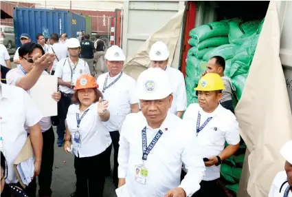  ?? SUNSTAR FOTO / ALEX BADAYOS ?? INSPECTION. Customs Commission­er Isidro Lapeña ( foreground), together with Port of Cebu OIC District Collector Wivina Pumatong (second from left, second row) inspects the 71 cargo containers at the Cebu Internatio­nal Port that were suspected to have...