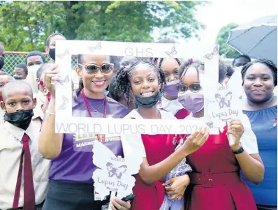  ?? ?? Dr Marsha Smalling (second left), principal Glenmuir High School in Clarendon is supported by students and staff members as she brings awareness to lupus.