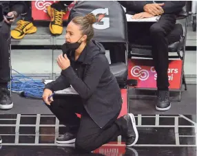  ?? GARY A. VASQUEZ/USA TODAY SPORTS ?? Spurs assistant coach Becky Hammon directs players during a game against the Clippers on Tuesday in Los Angeles.