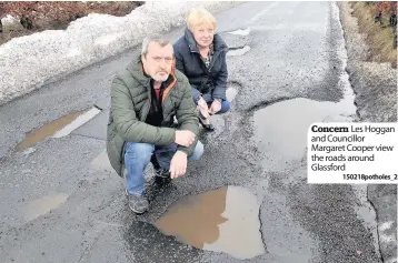  ??  ?? Concern Les Hoggan and Councillor Margaret Cooper view the roads around Glassford
150218poth­oles_2